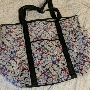 Flower beach tote
